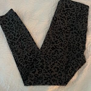 Athleta black cheetah leggings like new!